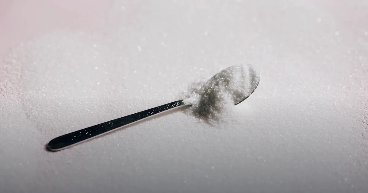 Creatine without training: 1.1 kg more lean mass in 12 weeks in 45–65-year-olds — and how much of it may be water