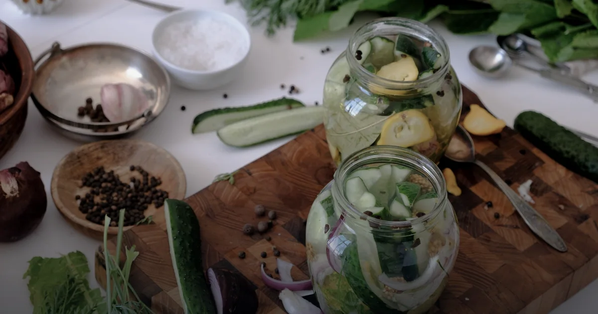 Pickle juice for cramps: 49 seconds shorter in the lab, zero change in the blood — what we know about the shots McDonald's handed out before the Chicago Marathon